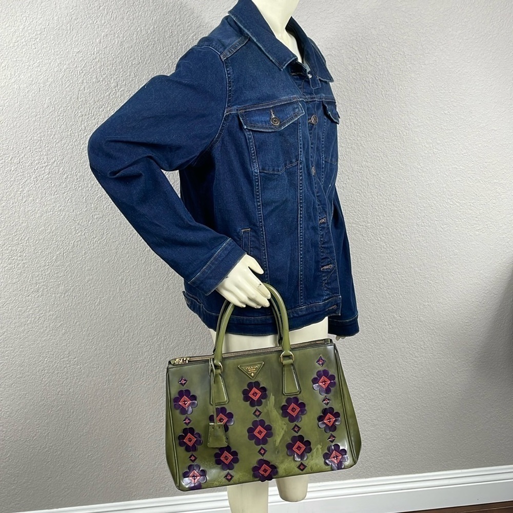 Prada Spazzolato Floral Applique Galleria Tote Bag Green Patent - Picture 3 of 17